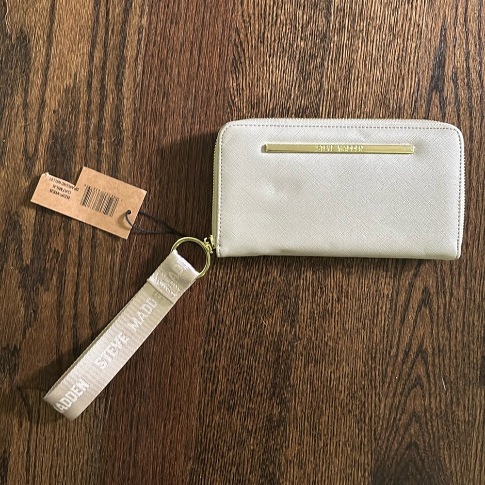 Steve Madden zip around wallet/clutch